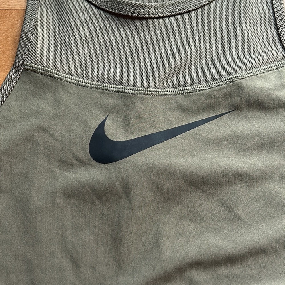 Nike Pro Cropped Training Tank - Picture 4 of 8